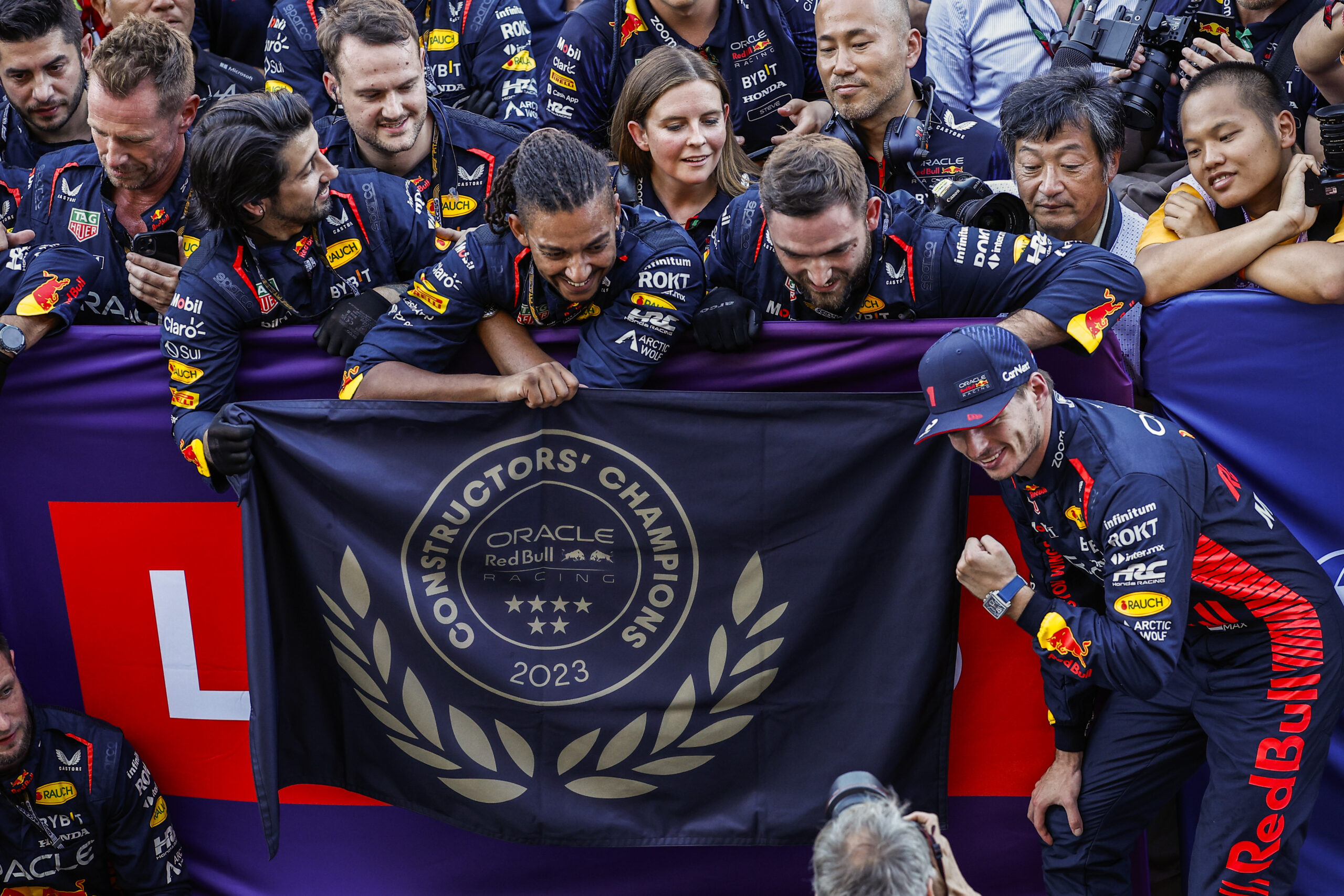 Max Verstappen op rand van F1-wereldtitel na overwinning van de Japanse Grand Prix
